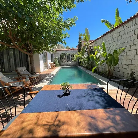 Ξενοδοχείο με διαμερίσματα Armi Alacati